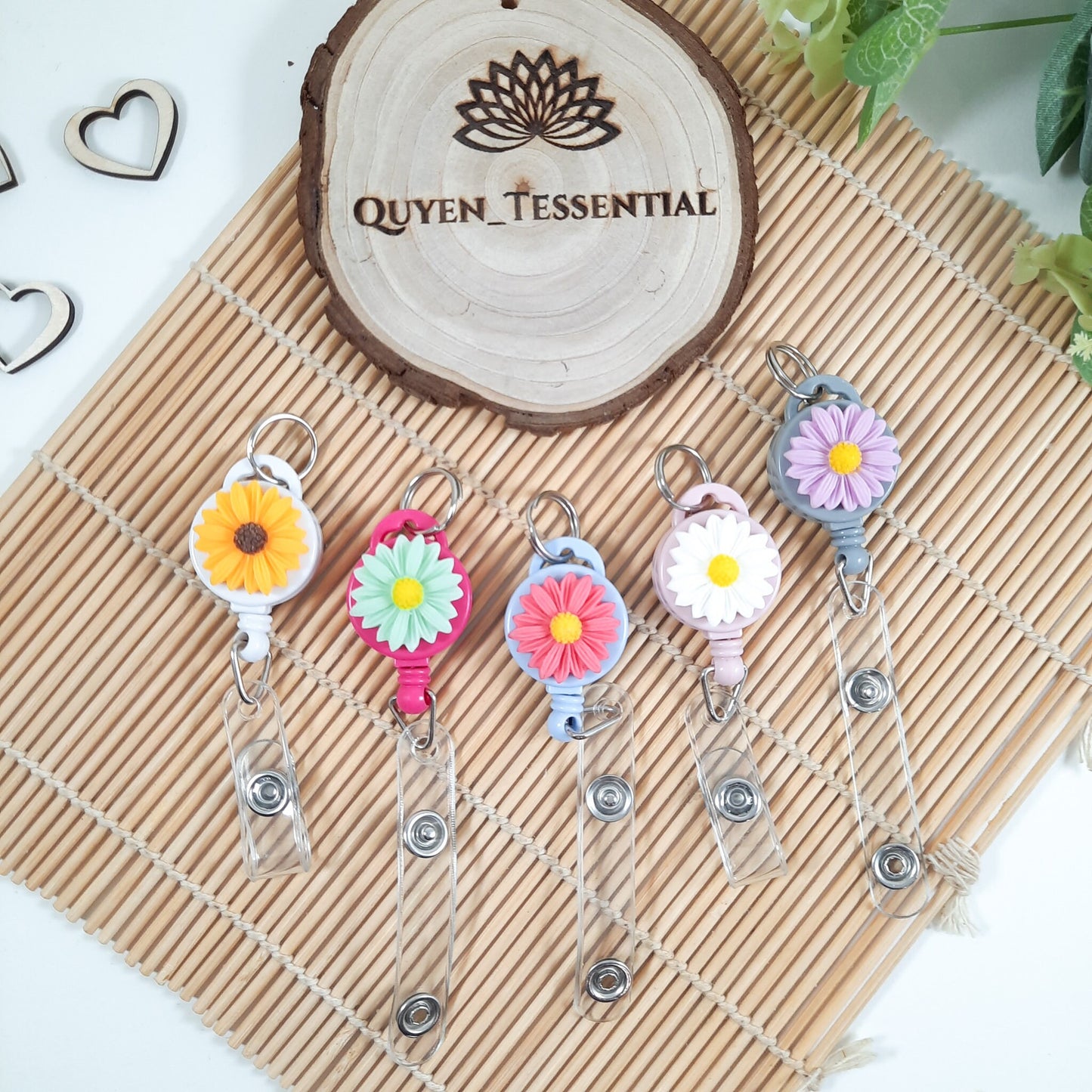 Resin Daisy Badge Reel: 3D Flower Retractable Keyring