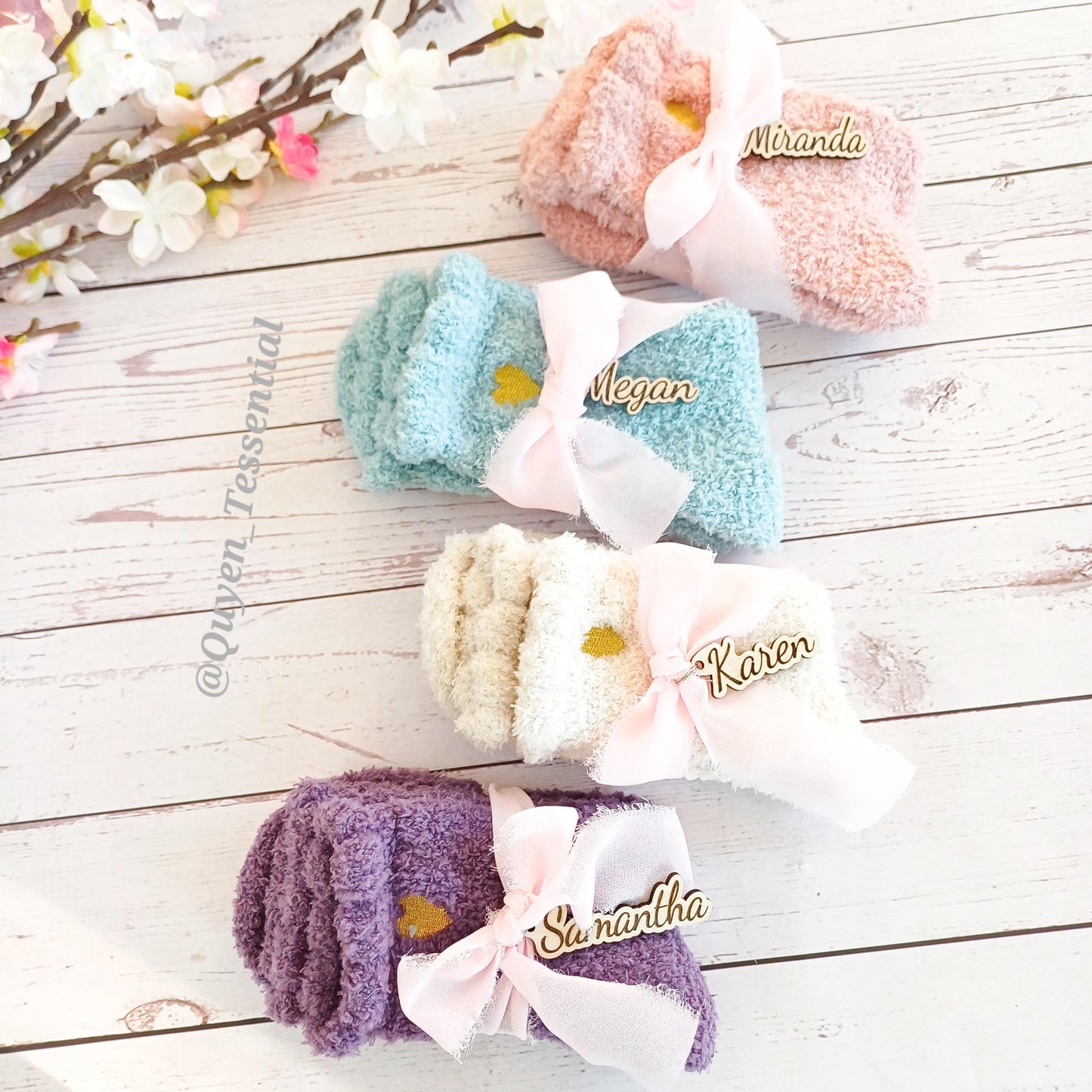 Personalized Fluffy Socks with Name Charm – Cozy Gift, Birthday Fillers, Bridesmaid / Bachelorette Party