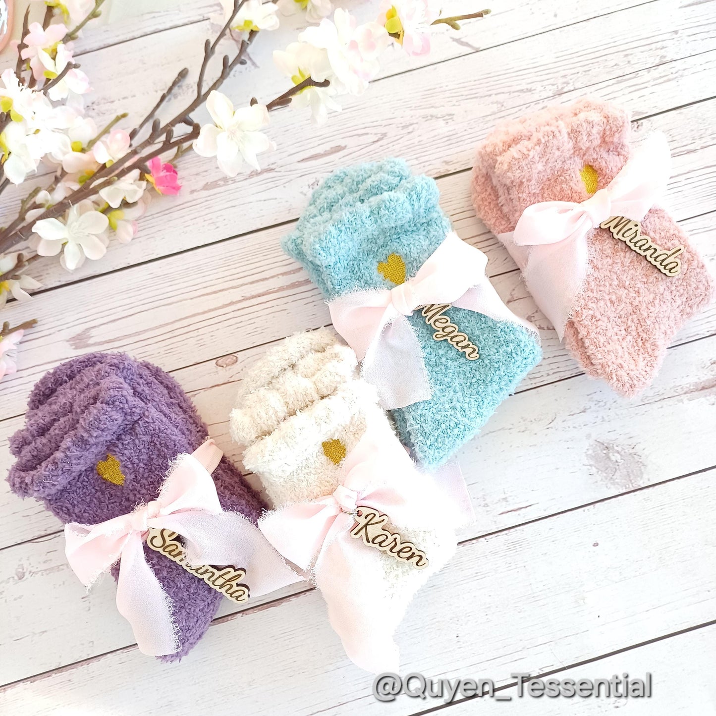 Personalized Fluffy Socks with Name Charm – Cozy Gift, Birthday Fillers, Bridesmaid / Bachelorette Party