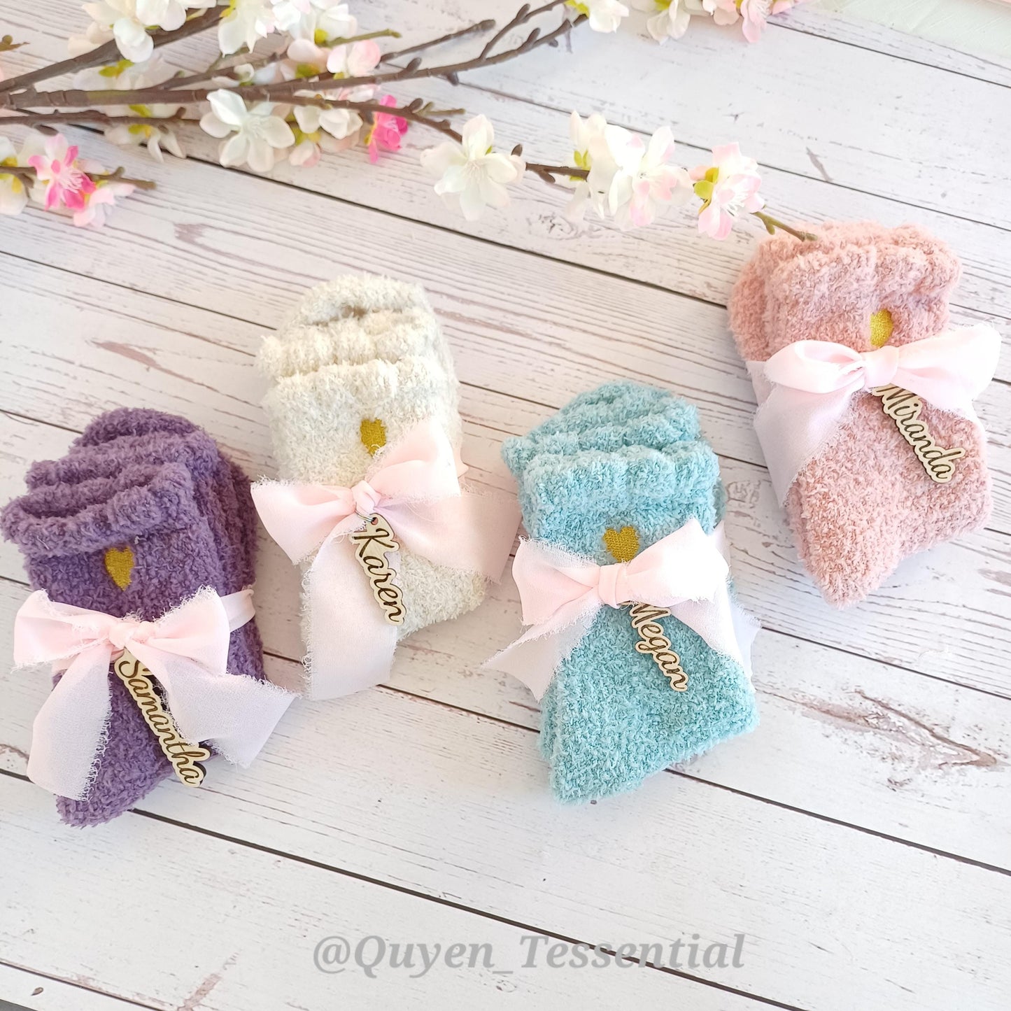Personalized Fluffy Socks with Name Charm – Cozy Gift, Birthday Fillers, Bridesmaid / Bachelorette Party