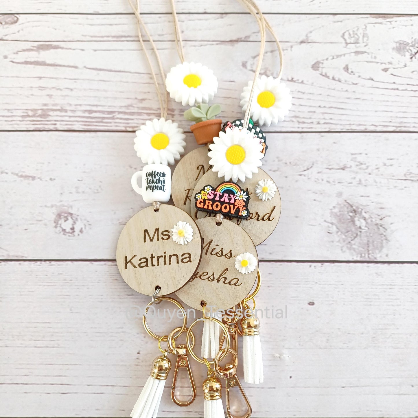 Daisy beaded lanyard with 3d engraved name tag: teacher appreciation gift