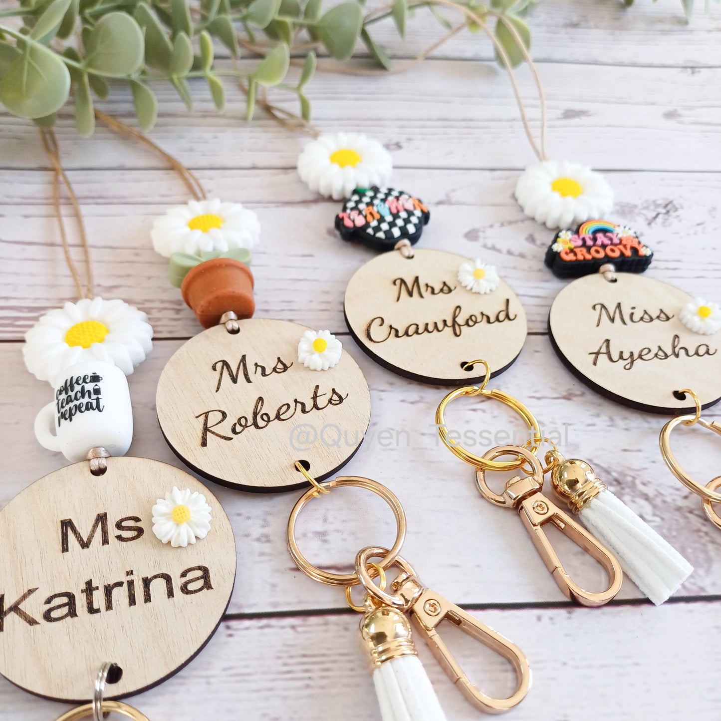 Daisy beaded lanyard with 3d engraved name tag: teacher appreciation gift