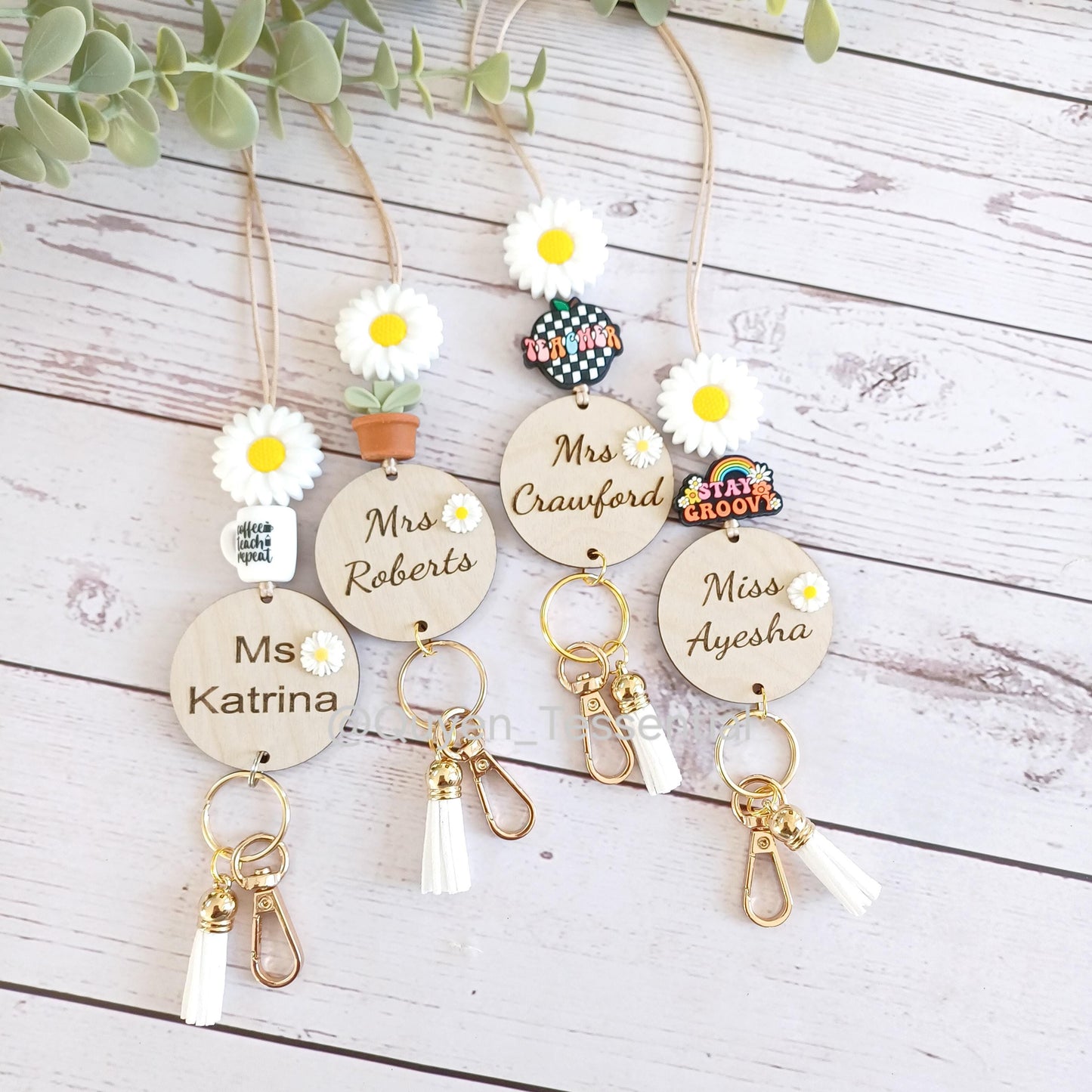 Daisy beaded lanyard with 3d engraved name tag: teacher appreciation gift