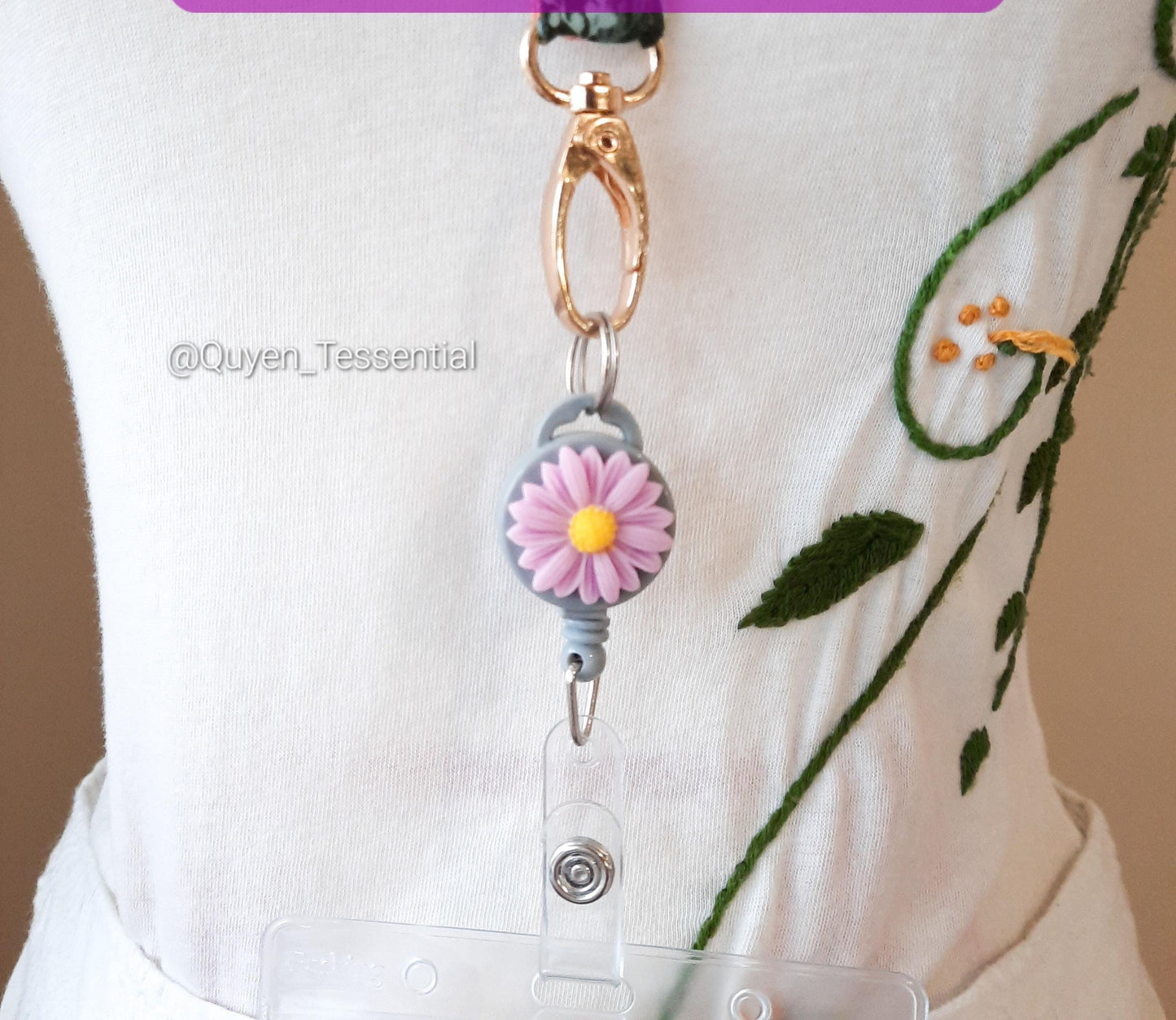 Resin Daisy Badge Reel: 3D Flower Retractable Keyring