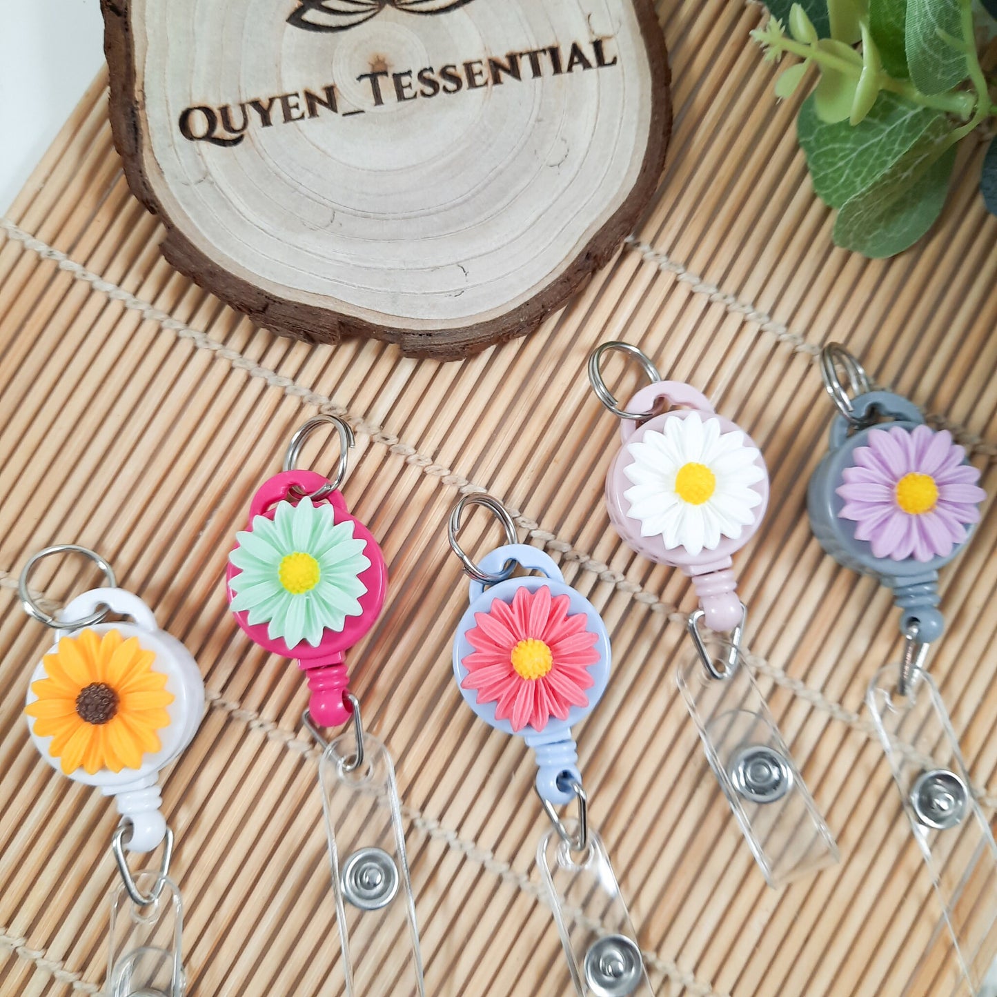 Resin Daisy Badge Reel: 3D Flower Retractable Keyring