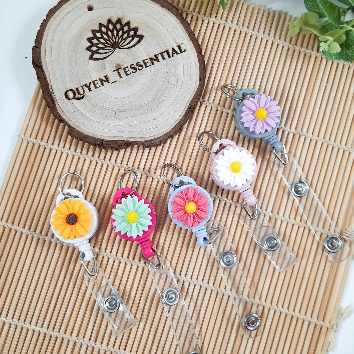 Resin Daisy Badge Reel: 3D Flower Retractable Keyring